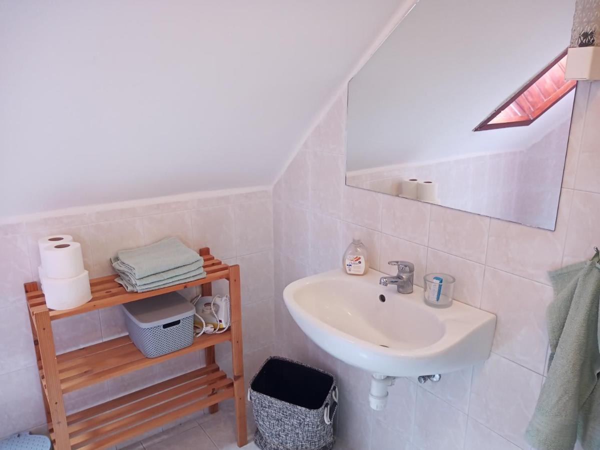 Borostyan Vendeghaz Apartment Balatonkeresztur Ngoại thất bức ảnh